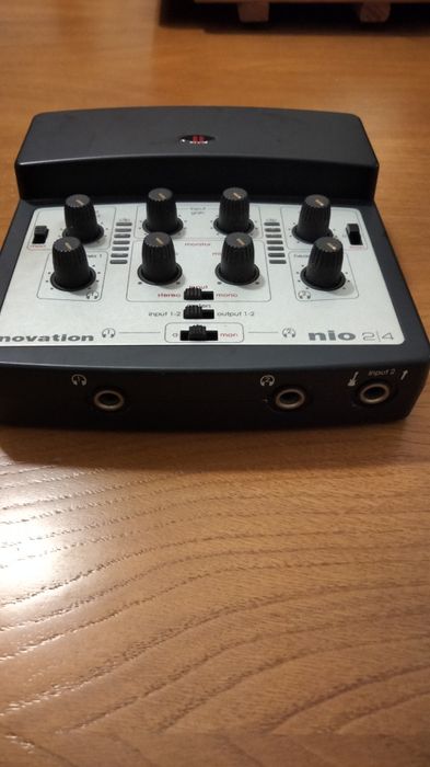 Controlador Novation Nio 2/4441819201054320641
