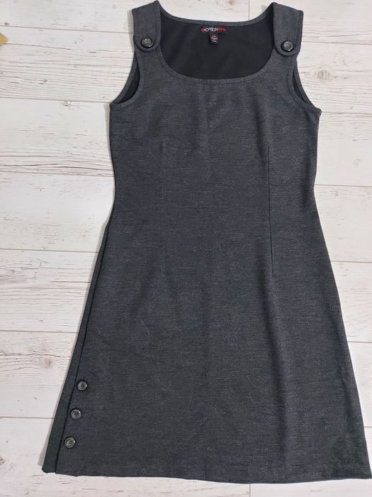 Śliczna sukienka princeska r. M