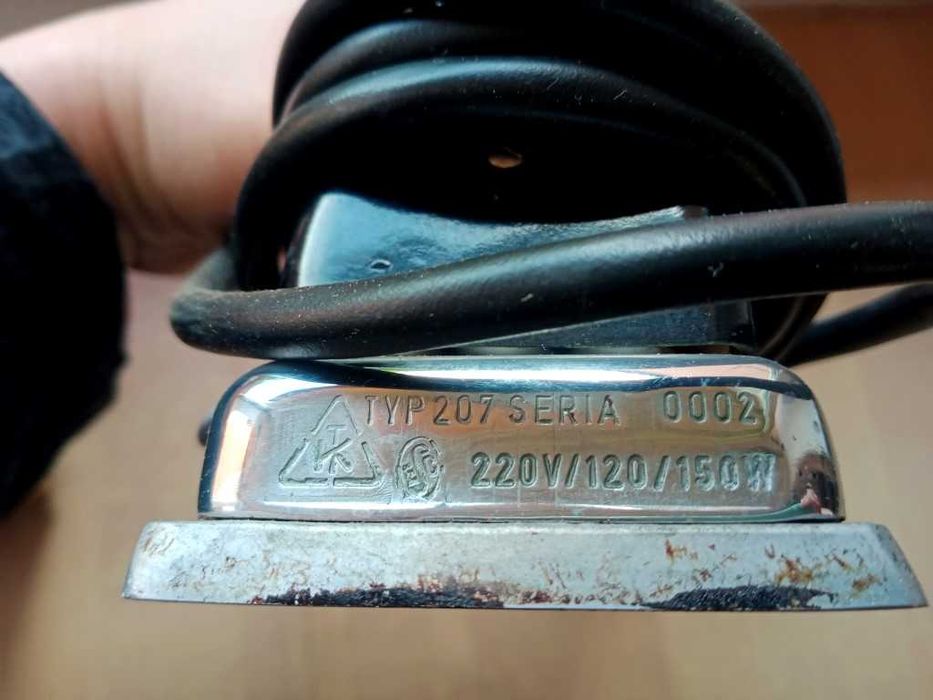 Małe żelazko turystyczne, lata 60-te XX w,  prod. Czechosłowacja