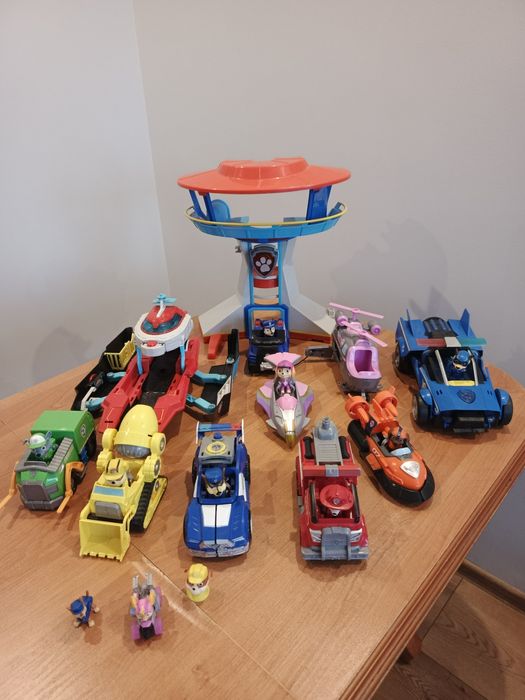 Zestaw psi patrol dużo zabawek i piesków