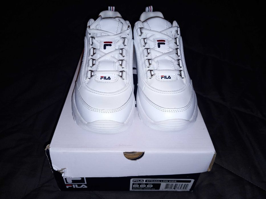 Ténis FILA. Número  38. Converse número 37.