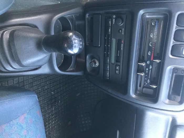 Mazda 323 F  BA 1,5 бензин /  капот