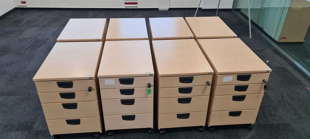 Kontenerek pod biurko KINNARPS jezdny na kółkach kontenerki biurowe