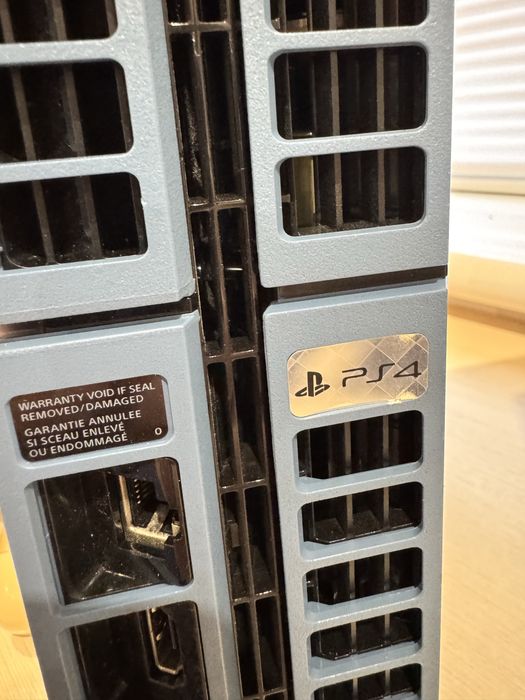 Лімітована PlayStation 4 Fat в доброму стані