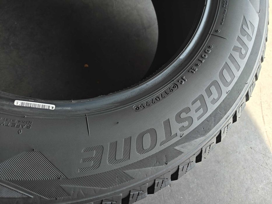 R18 255 60 шини зимові Bridgestone Blizzak DM-V2 як нові арктичні липучки