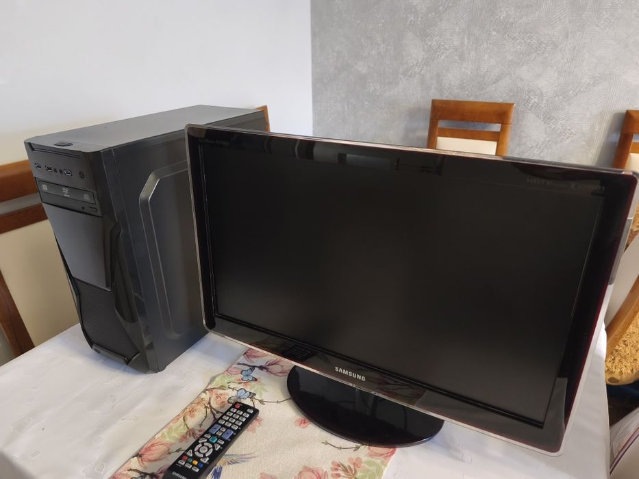 Komputer stacjonarny z monitorem