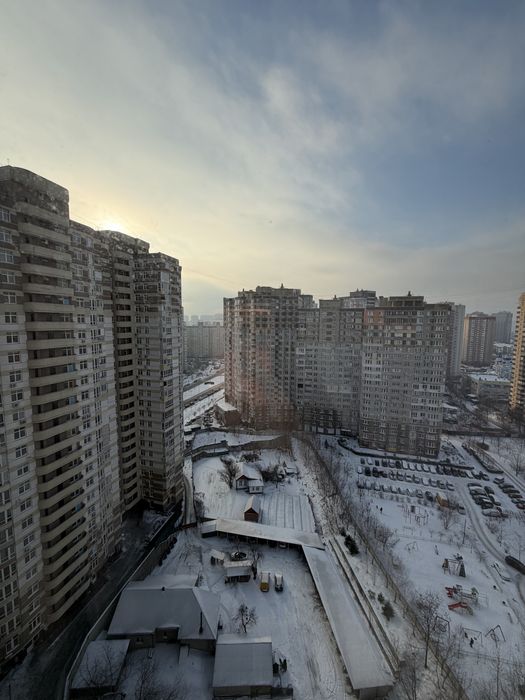 БЕЗ комісії Квартира з ремонтом на вул. Анни Ахматової 22