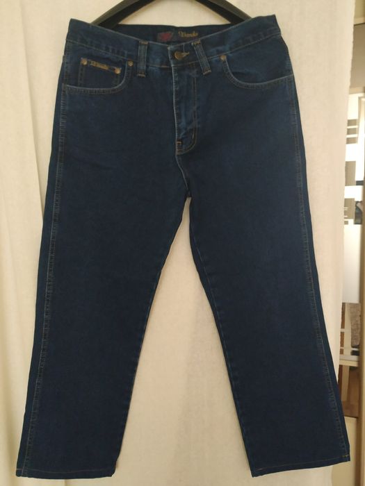 Джинсы темно- синего цвета