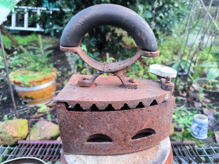 Stare Żelazko węglowe