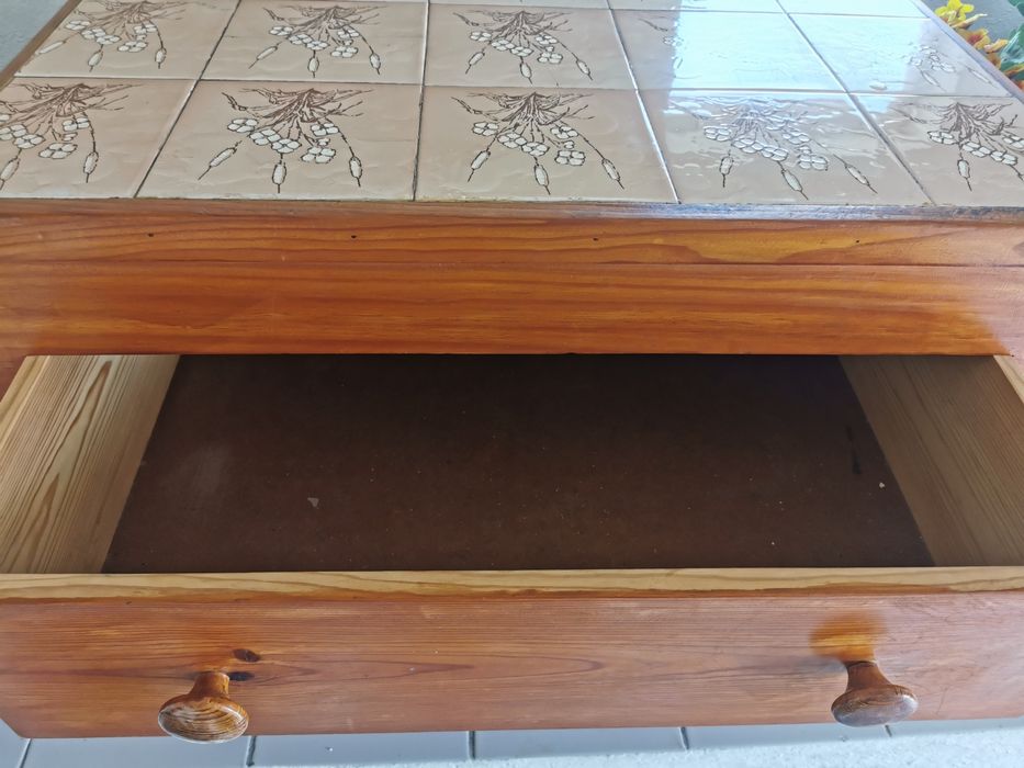 Mesa Apoio c/Gaveta e Tampo Azulejo