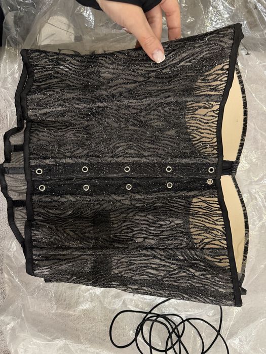 Неймовірний блискучий корсет від UN AMOUR