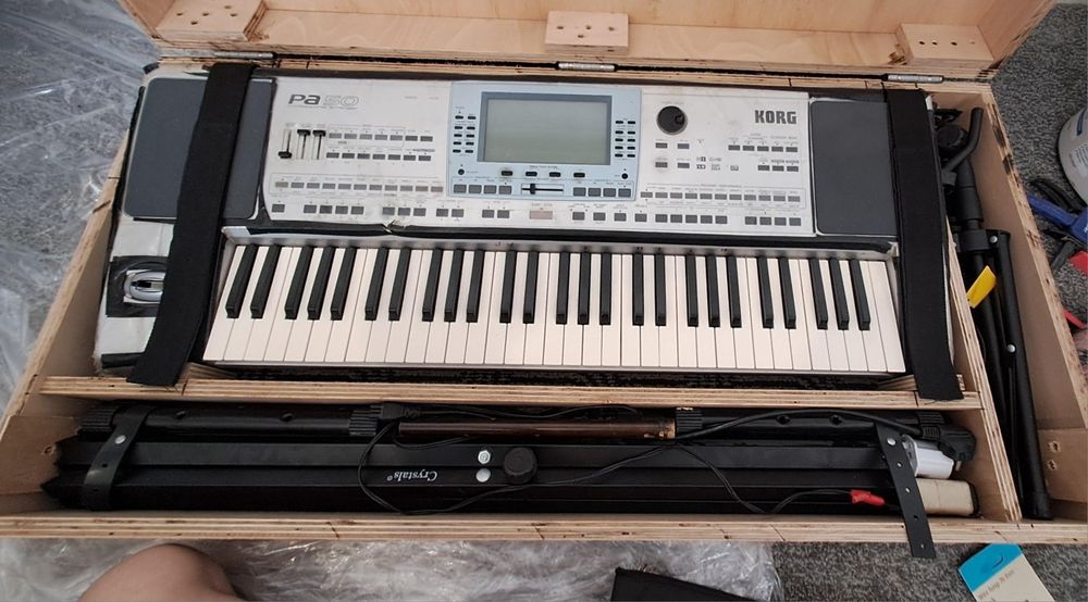 Синтезатор Korg pa 50 (піаніно піано клавіші ,фортепіано)