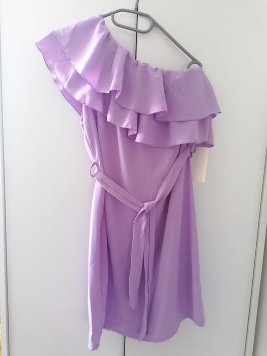 Sukienka na jedno ramię