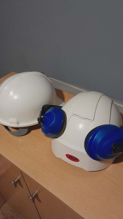 Kask budowlany ze słuchawkami