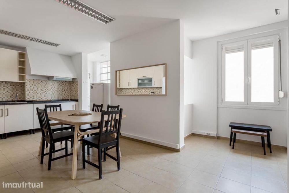 Quarto - localizado em Picoas Lisbon