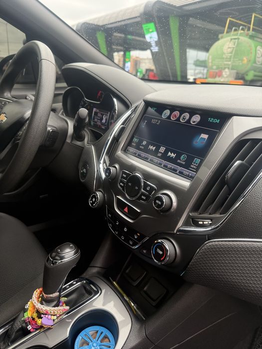 Автомобиль Шевроле Круз