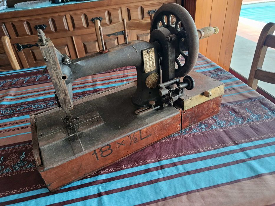 Maquina de costura manual muito antiga vintage Seidel & Naumann