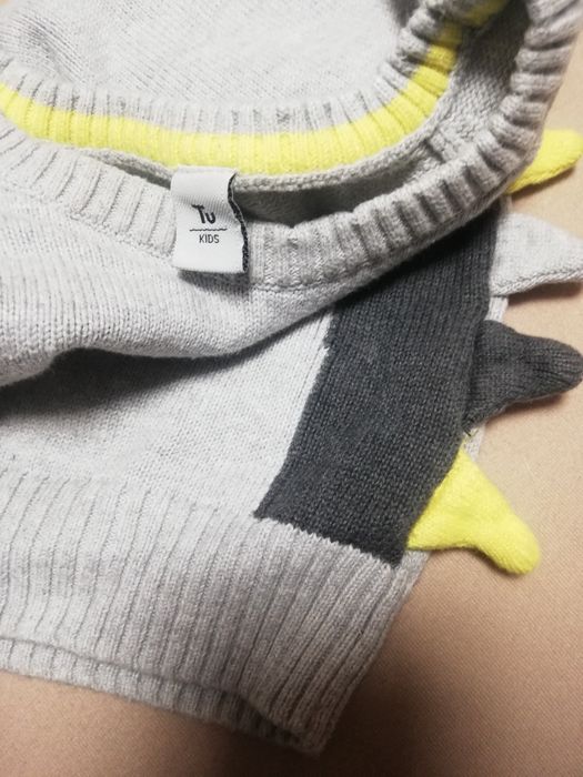 Chłopięcy sweterek Tu 104