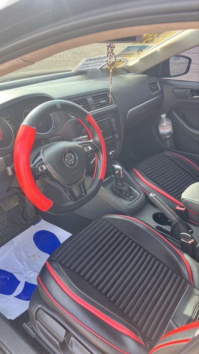 Продам Volkswagen Jetta 2015 года, 1.8 бензин