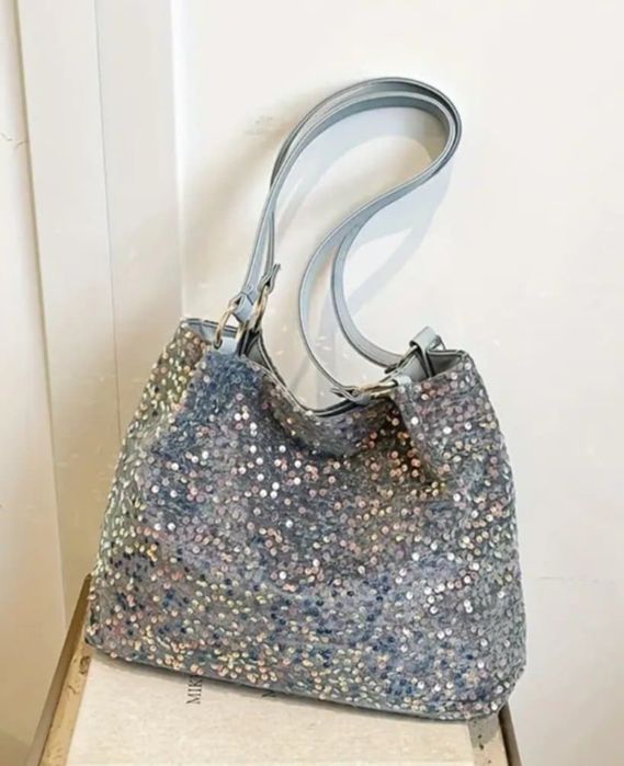 Modna torebka z cekinami.