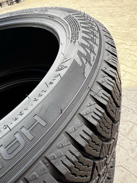 Зимові Шини R18 235/45 Nokian Hakkapelita R5