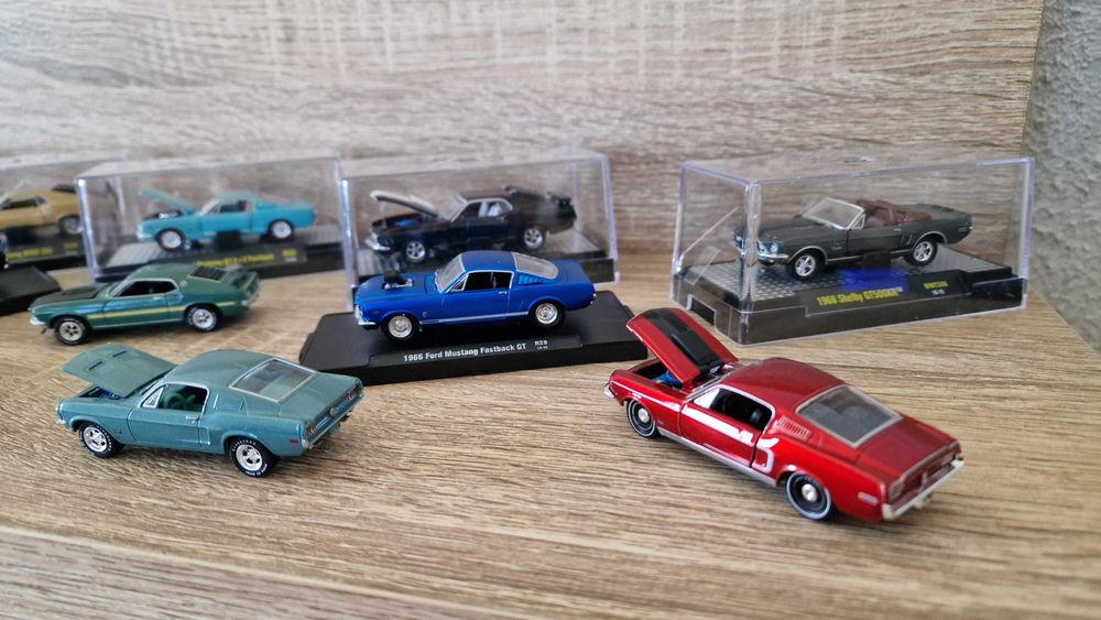 13 Miniaturas Ford Mustang 1:64
