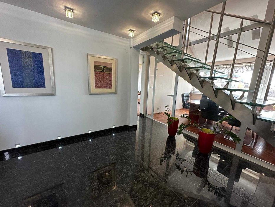 Centrum, 4 gabinety, sala konferencyjna, recepcja, taras, 0% prowizja