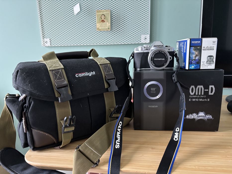 Olympus OM-D E-M10 Mark III