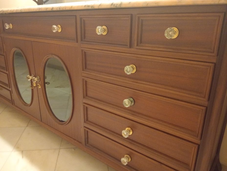 Móvel antigo em madeira