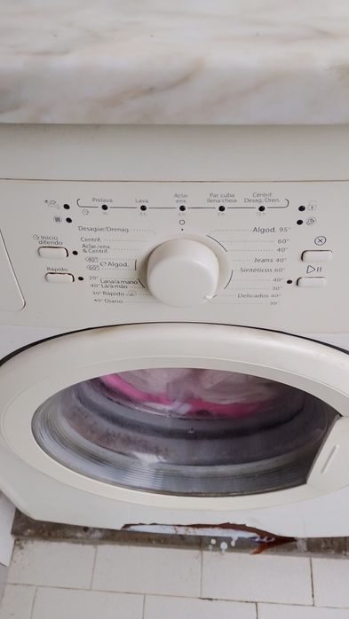 Vendo máquina de lavar roupa em  muito bom estado