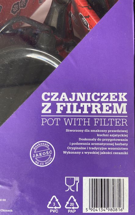 Czarny czajnik z filtrem