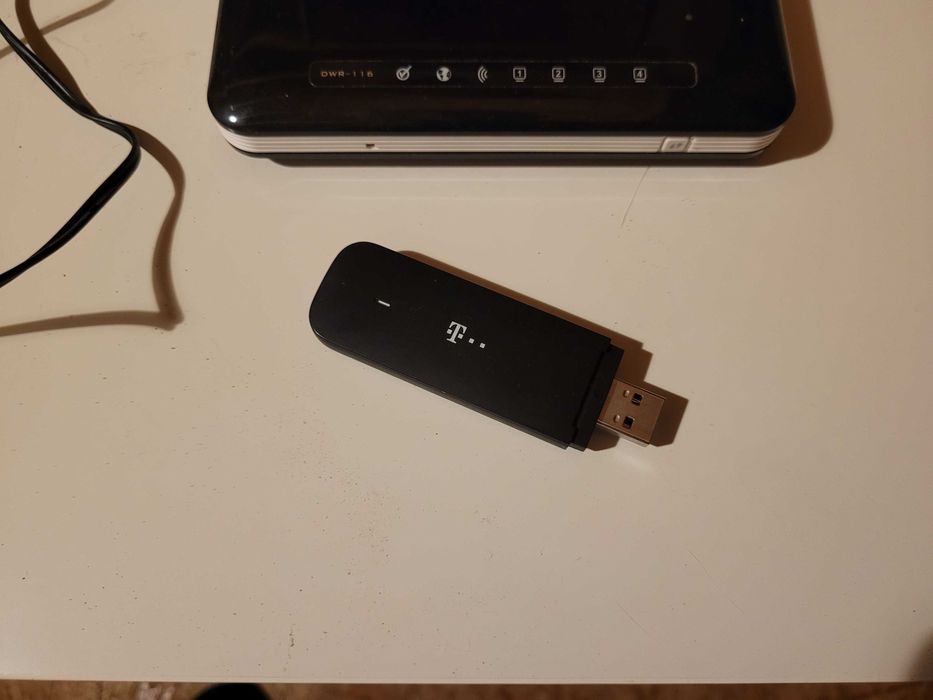 Router WiFi + modem USB + antena