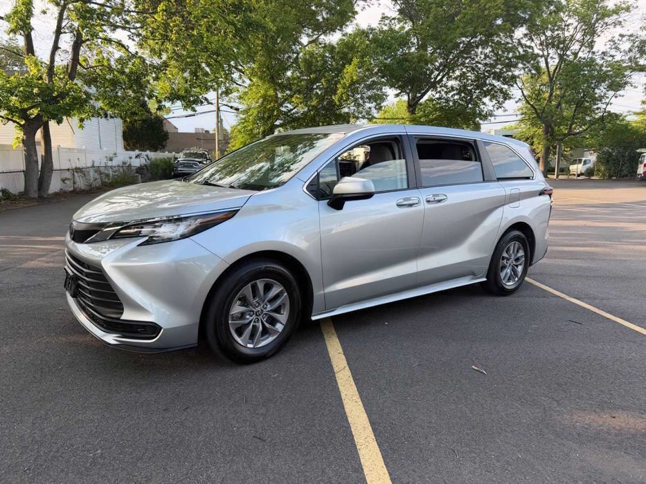 Toyota Sienna      2022