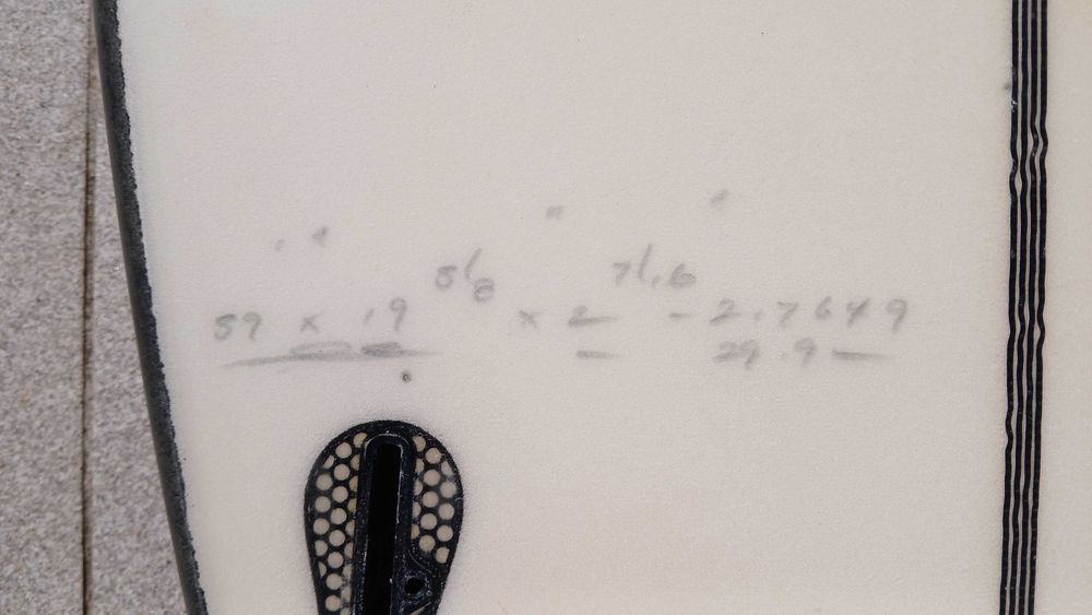 JS 5'09 Black box 3 com 29.9lt swallow tail