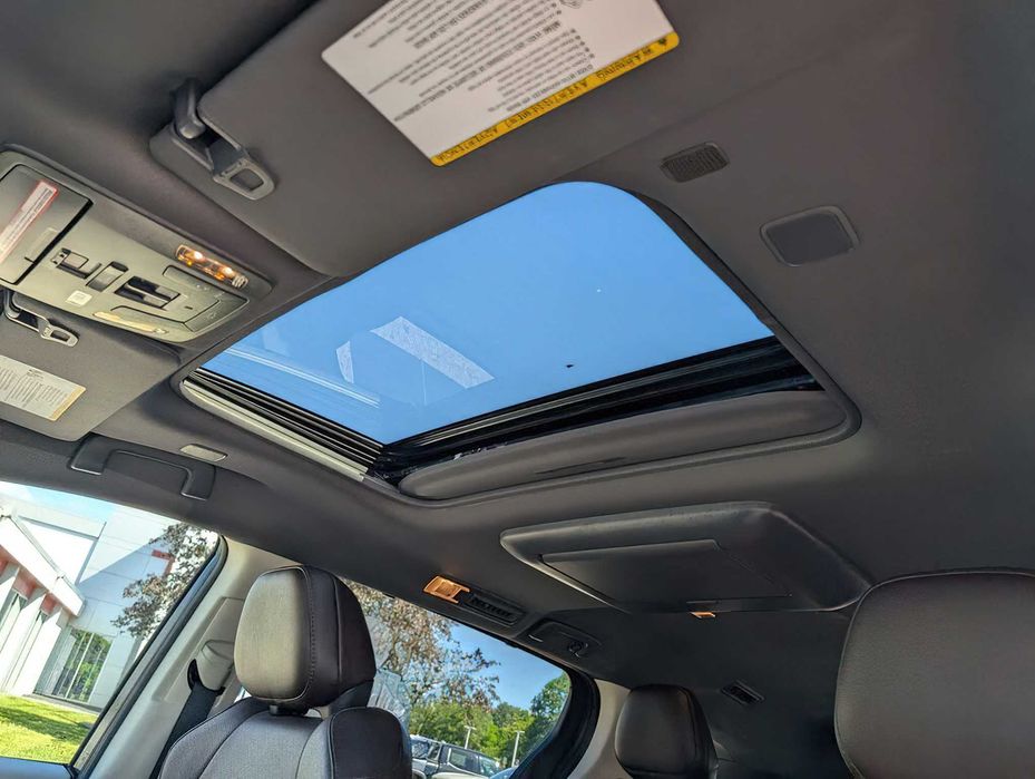 Toyota Sienna Platinum 7-Passenger      2023