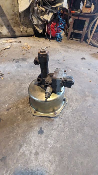 Вакуумний підсилювач гальм  Москвич