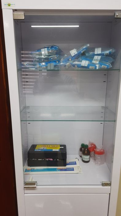 Медична шафа зі склом (металева шафка одностулкова) MD 1 1650 / SG ТМ