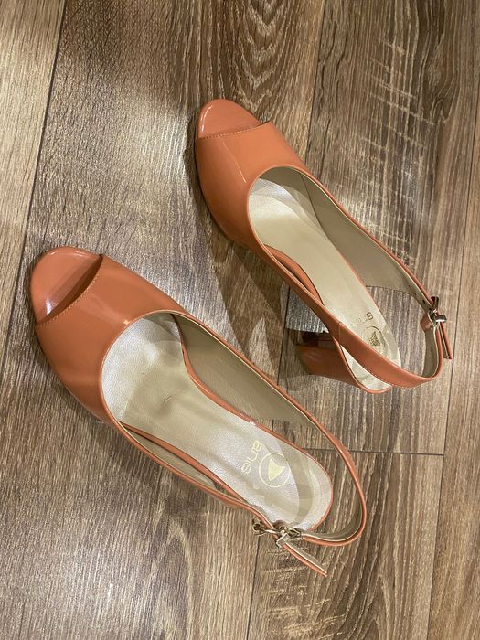 Sandały skórzane łososiowe r. 38 stan idealny