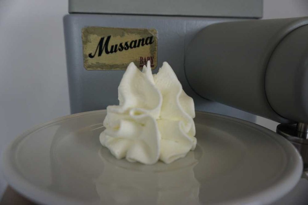 Automat Maszyna Ubijaczka Śmietaniarka do Bitej Śmietany -  Mussana Baby 1L (A-147) na Śmietanę 36%