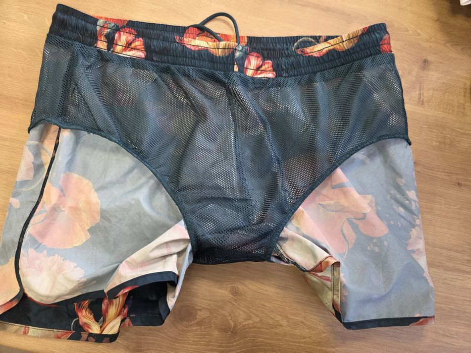 Szorty kompielówki nowe z metką firmy Weekday rozmiar XL