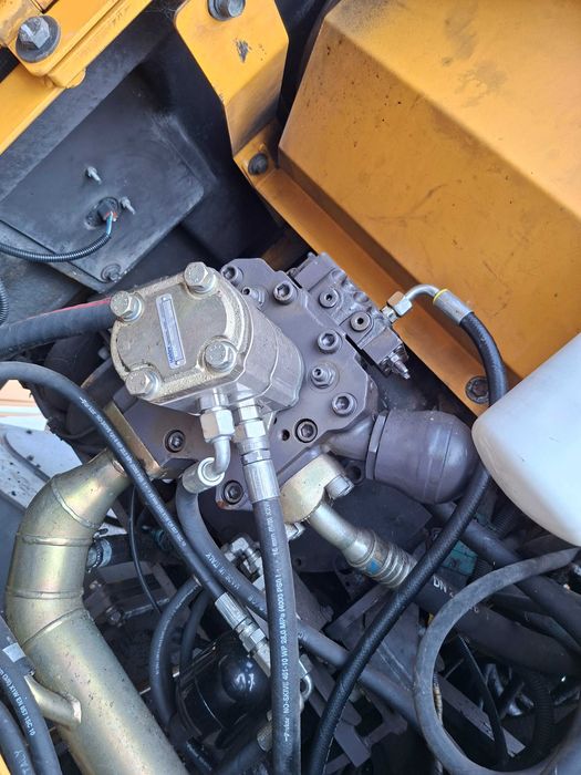 Pompa do koparki volvo140C