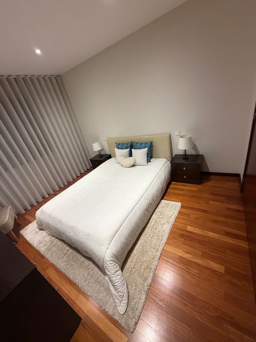 Quarto de casal sem roupeiro