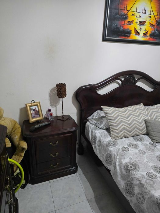 Vendo mobília madeira maciça