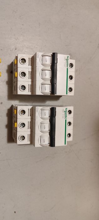 Bezpiecznik, wyłącznik nadprądowy Schneider 3F 40A