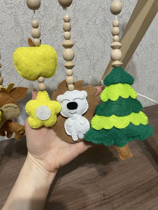 Мобіль дерев'яний підлоговий Монтессорі Лісові звірята