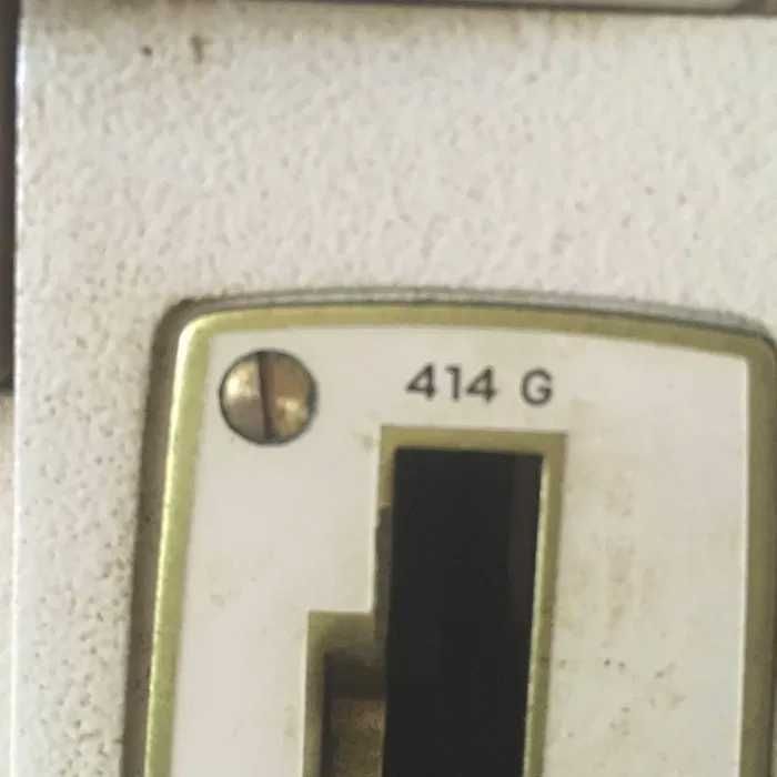 máquina de costura elétrica: Singer, anos 70