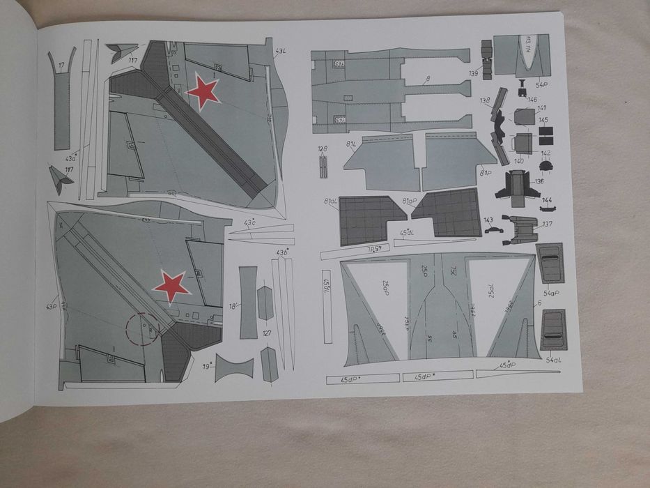 Reprint: Samolot myśliwski MiG-31 Foxhound, 1:33, wyd. Hobby Model, stan bardzo dobry