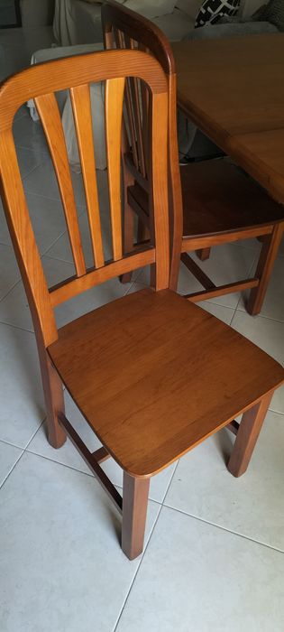 Mesas e Cadeiras de pinho massivo