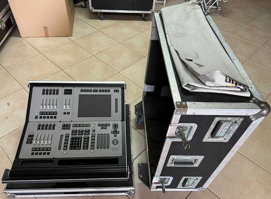 Mesa de Luz de controle até 16.384 máquinas, tem Kit instalado