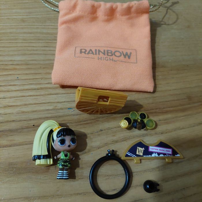 Figurka Rainbow high studio